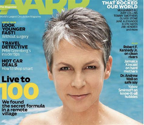 Jamie Lee Curtis Posed Topless on a Magazine。